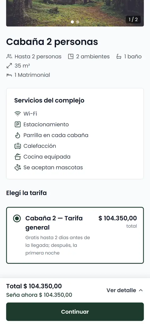 Motor de reservas en el celular: detalle de una cabaña con tarifa y total siempre a la vista